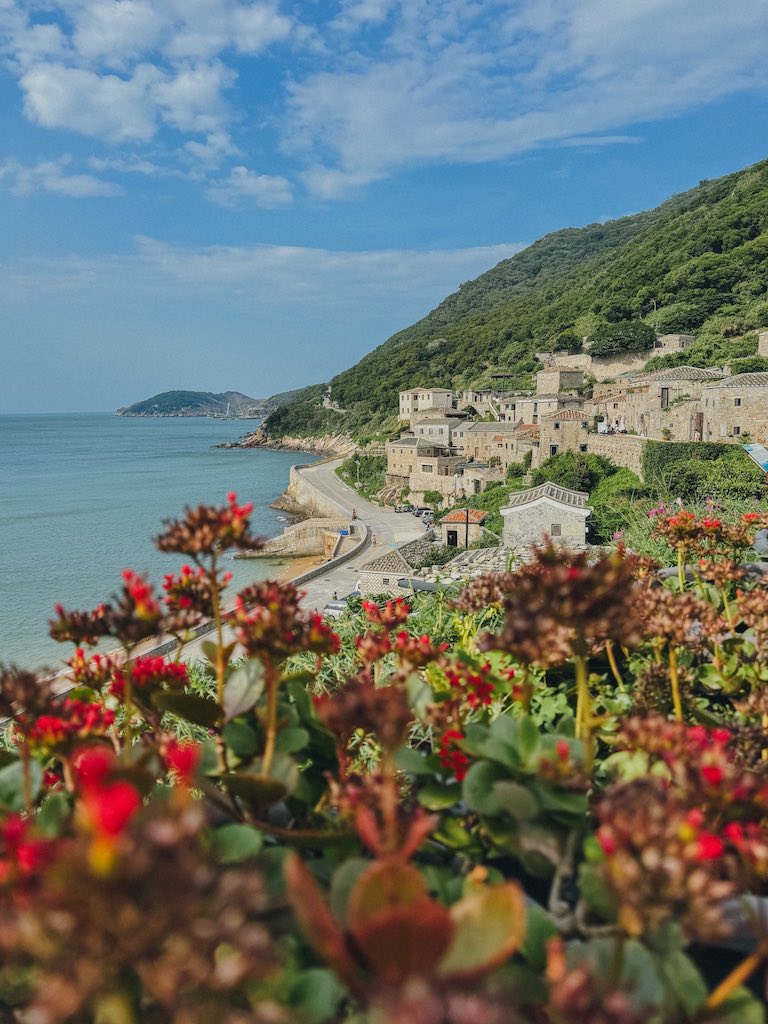 【馬祖三天兩夜推薦】：戰爭與和平紀念公園、芹壁聚落、愛情海民宿、北海坑道、八八坑道、梅石營區特約茶室、津沙聚落